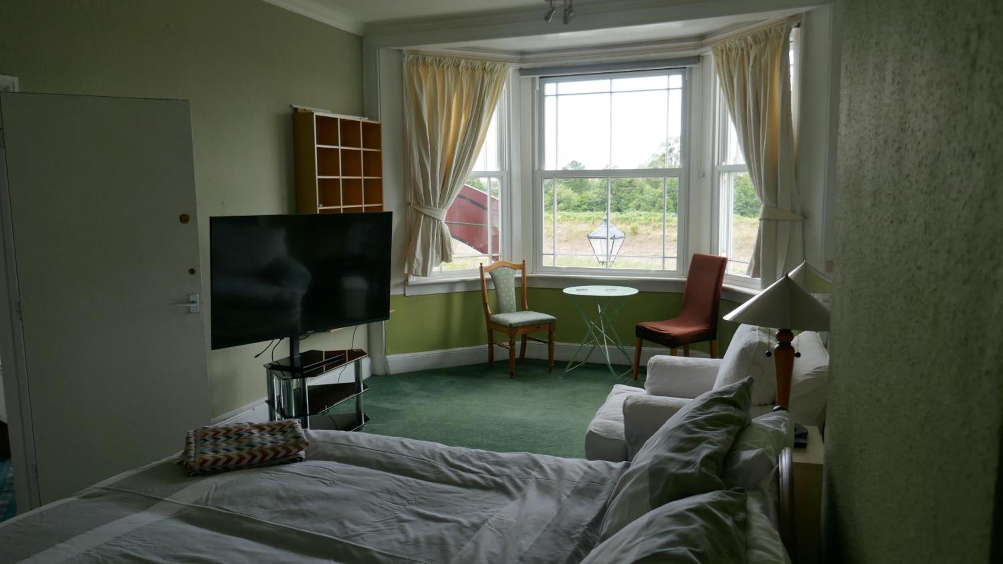 Hotel Fox & Hounds Pub Long Ditton Zewnętrze zdjęcie