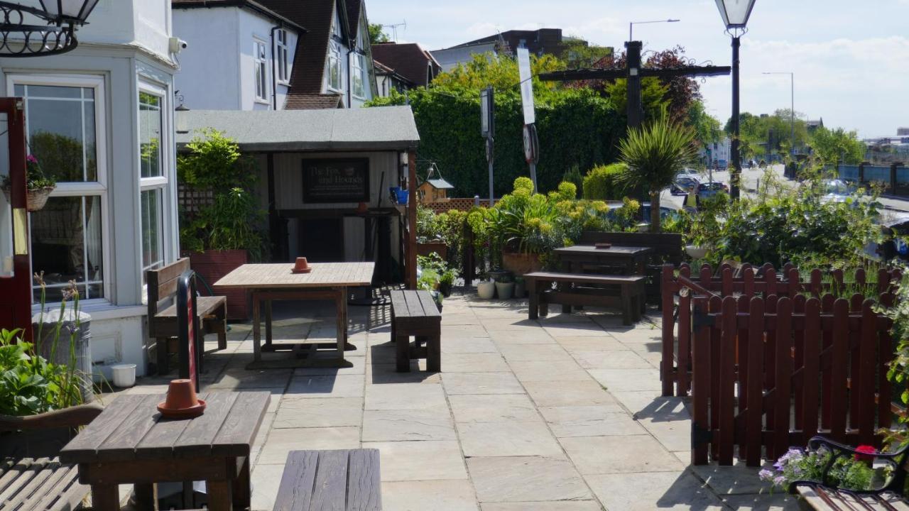 Hotel Fox & Hounds Pub Long Ditton Zewnętrze zdjęcie